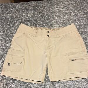 Columbia Tan Cargo Shorts with Belt Loops CasualDesign with Sun Protection